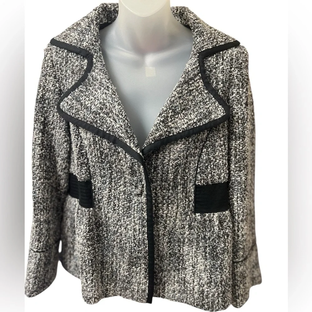 BCBGirls Black and White Tweed Jacket, size Medium, black accents, tailored fit